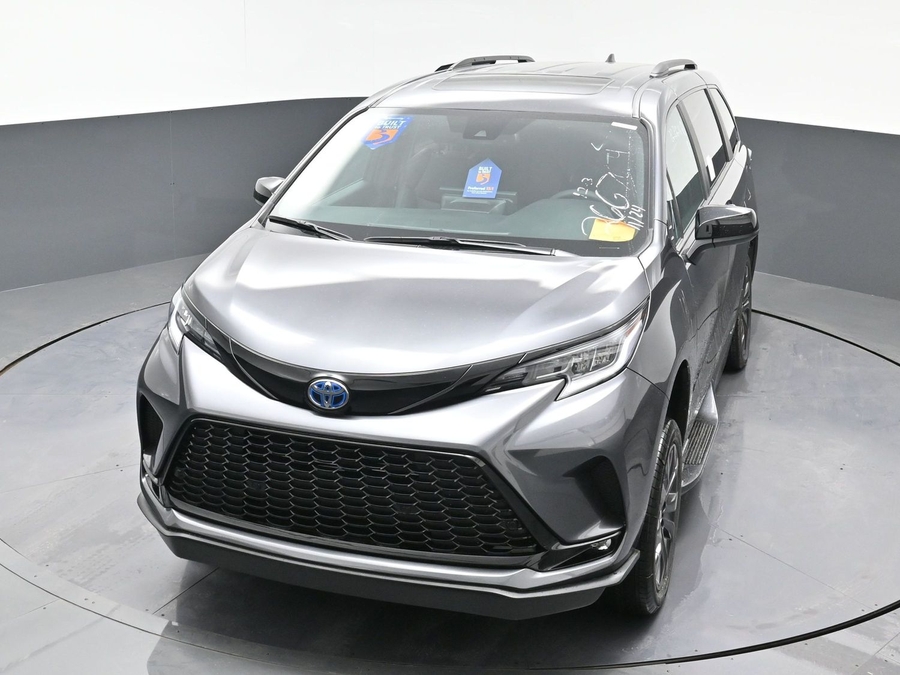 New 2025 Toyota Sienna Hybrid XSE Sport - BraunAbility Side Entry Entry In Floor Automatic Ramp