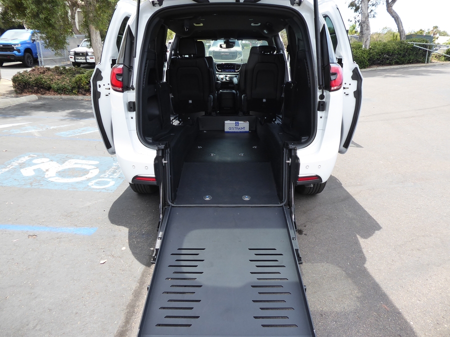 Used 2025 Chrysler Pacifica Select Safety - BraunAbility Rear Entry Fold Out Manual Ramp