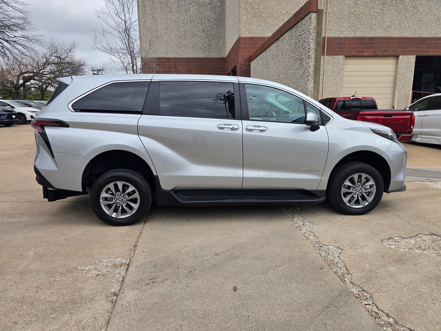 Used 2024 Toyota Sienna Hybrid LE - BraunAbility Rear Entry Entry Fold Out Manual Ramp