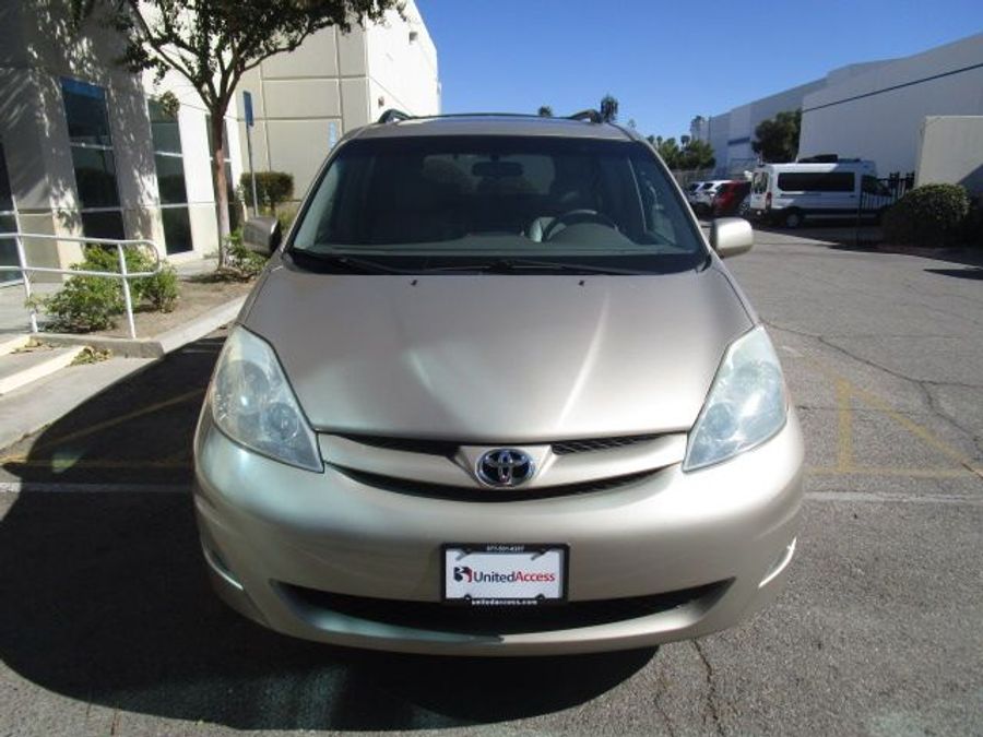 Used 2006 Toyota Sienna XLE Base - BraunAbility Side Entry Entry In Floor Automatic Ramp