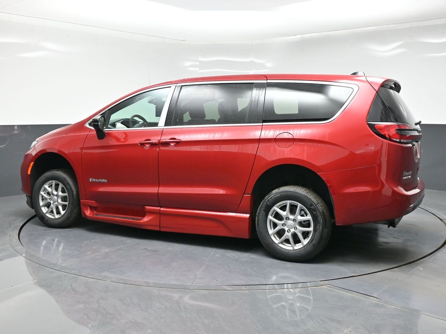 New 2026 Chrysler Pacifica Select Plus - BraunAbility Side Entry In Floor Automatic Ramp