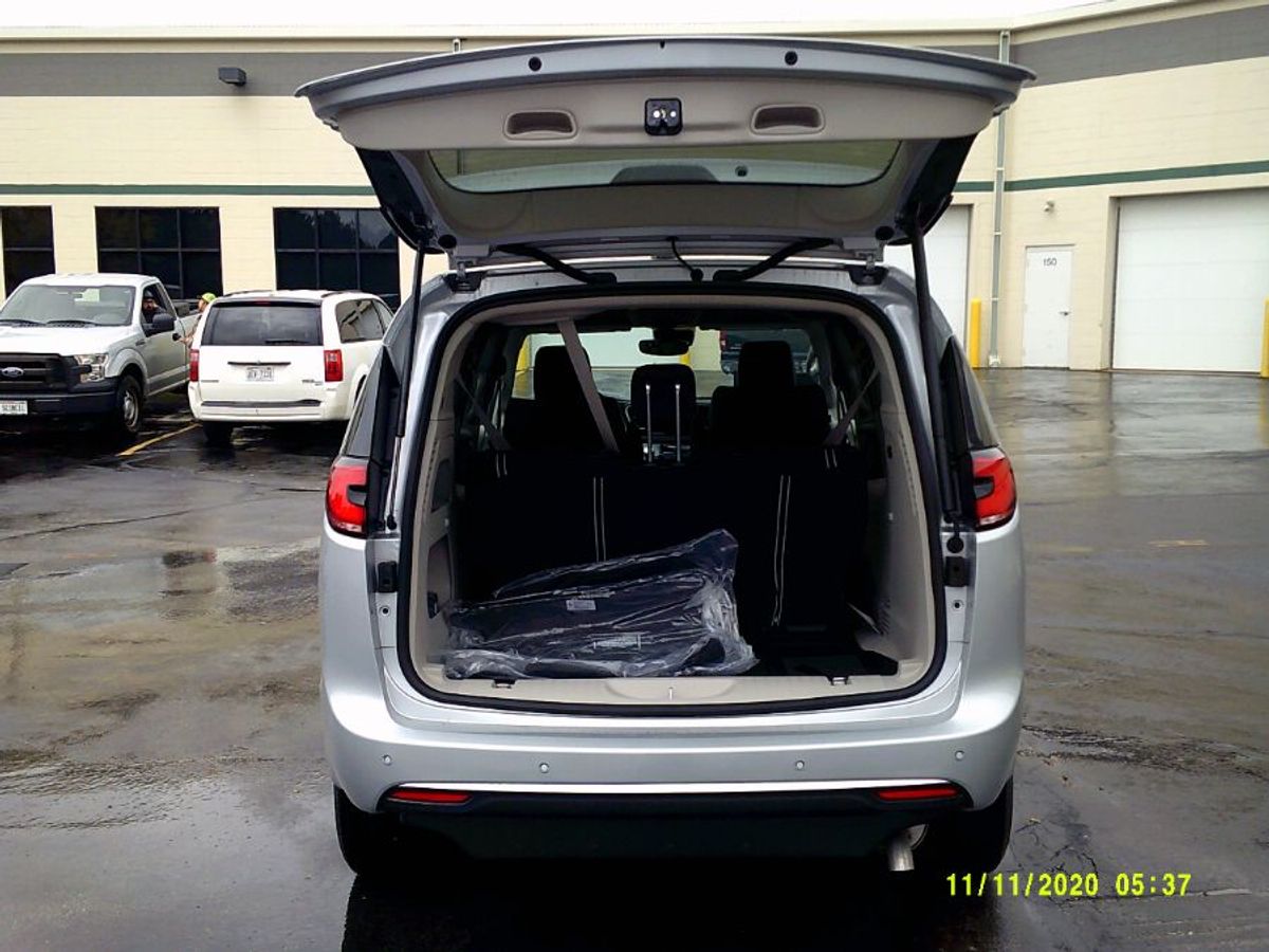 2023 CHRYSLER PACIFICA - Image 18