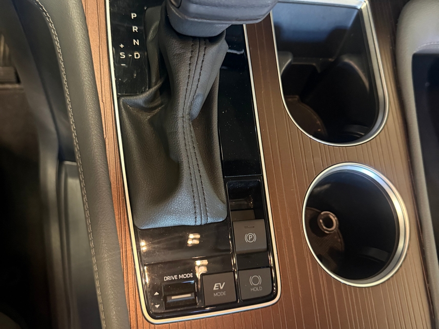 Imagen de la Toyota Sienna negra número 7