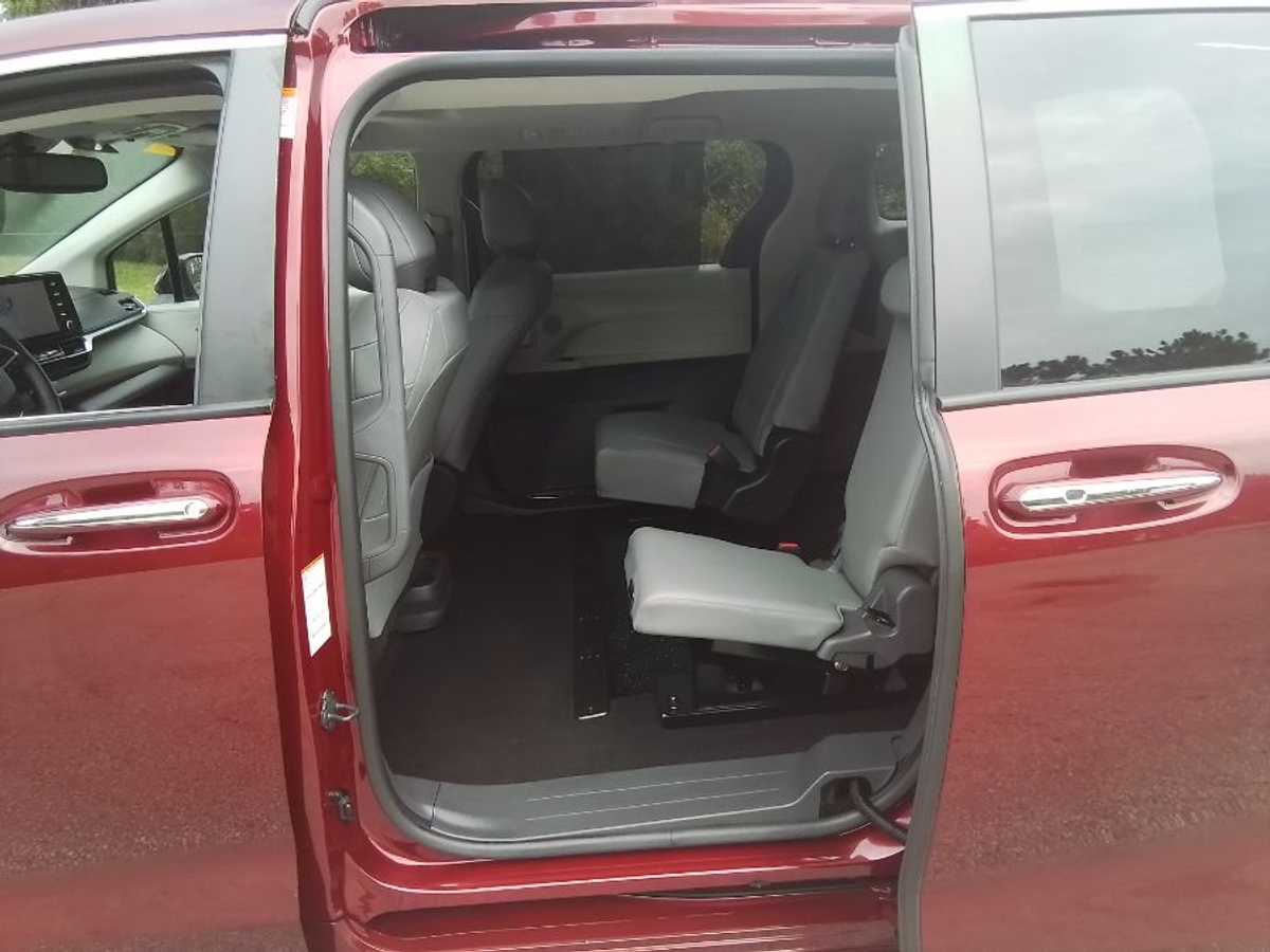 2023 TOYOTA SIENNA - Image 17