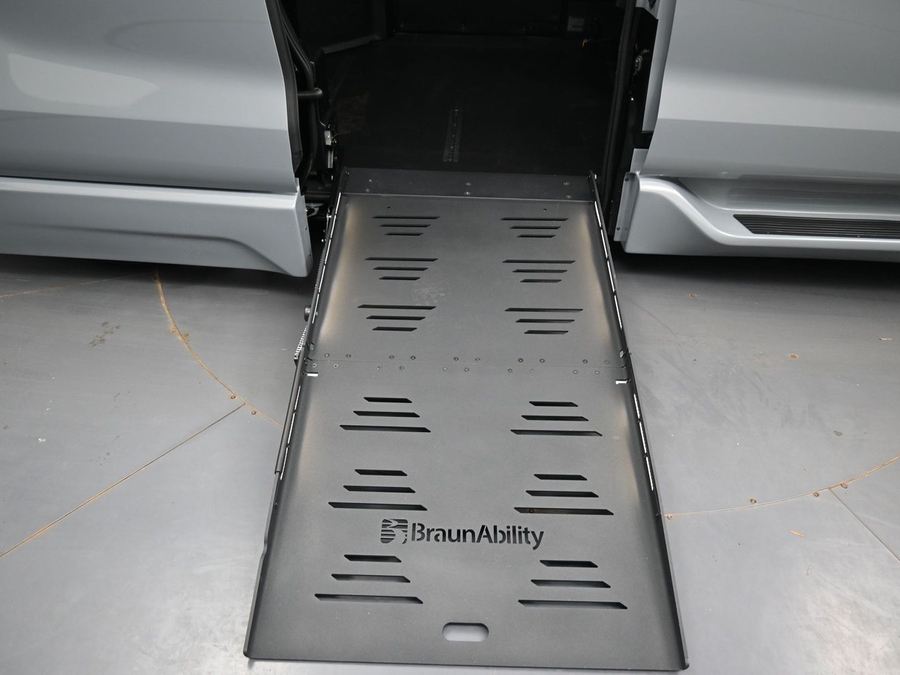 New 2026 Toyota Sienna Hybrid XSE Sport - BraunAbility Side Entry Fold Out Automatic Ramp