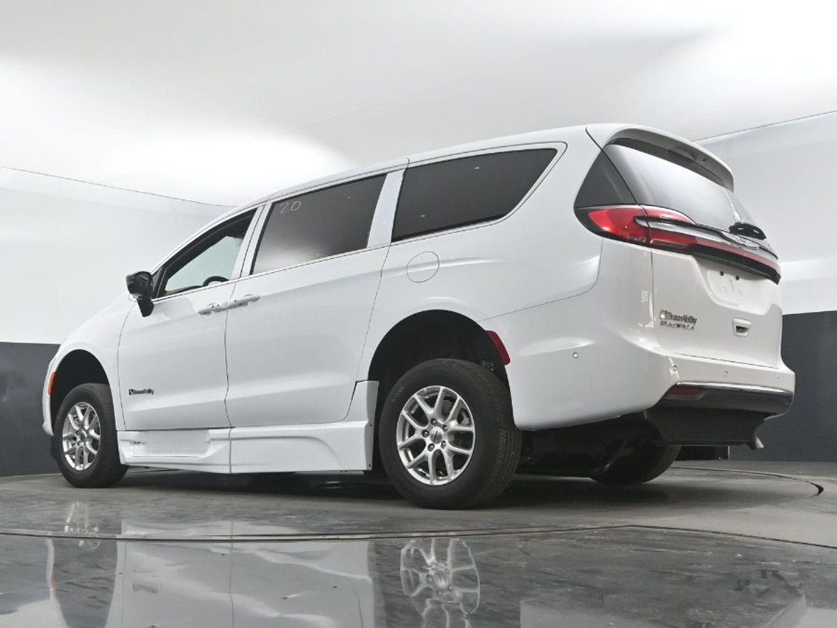 2025 CHRYSLER PACIFICA - Image 20