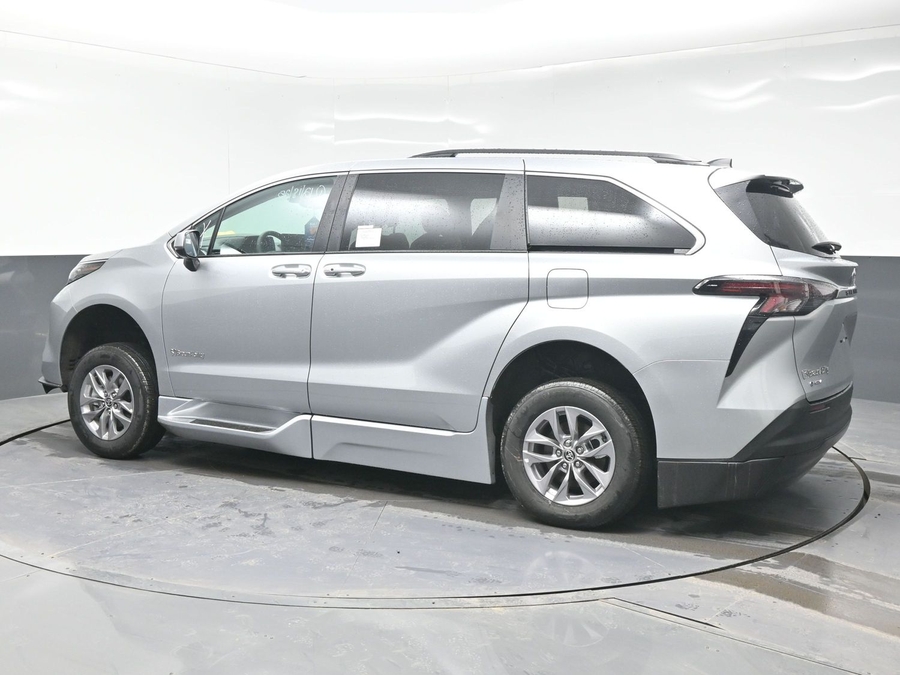 New 2025 Toyota Sienna Hybrid XLE Plus - BraunAbility Side Entry Entry Fold Out Automatic Ramp