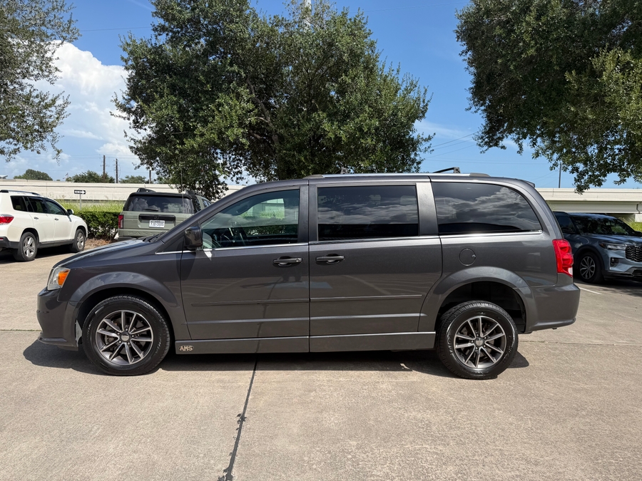 Used 2017 Dodge Grand Caravan  -    Ramp