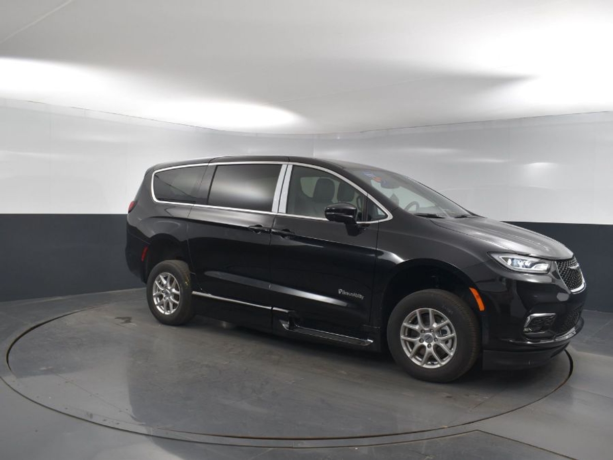 2025 CHRYSLER PACIFICA - Image 17