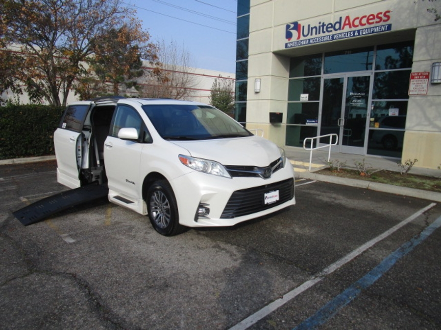2020 Toyota Sienna XLE