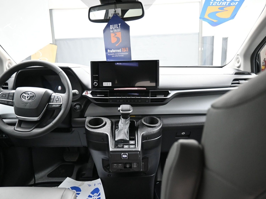 Black Toyota Sienna image number 12