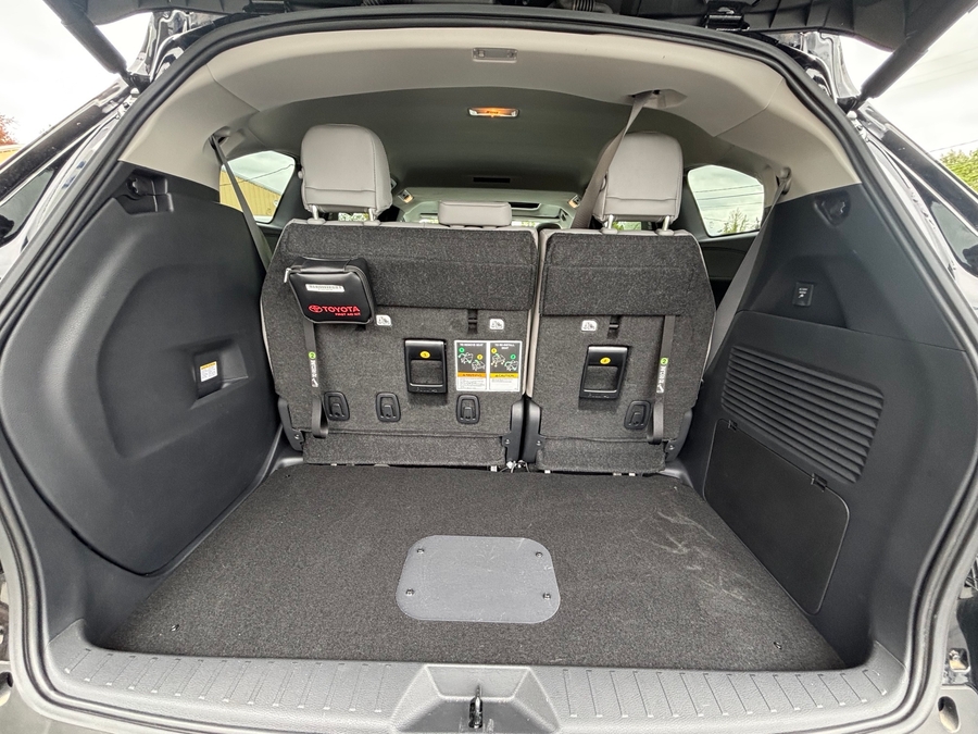 Used 2025 Toyota Sienna Hybrid XLE - BraunAbility Side Entry Entry Fold Out Automatic Ramp