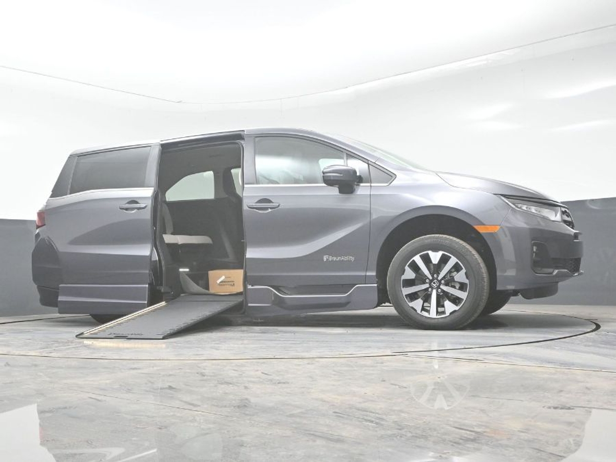 Grey Honda Odyssey image number 18