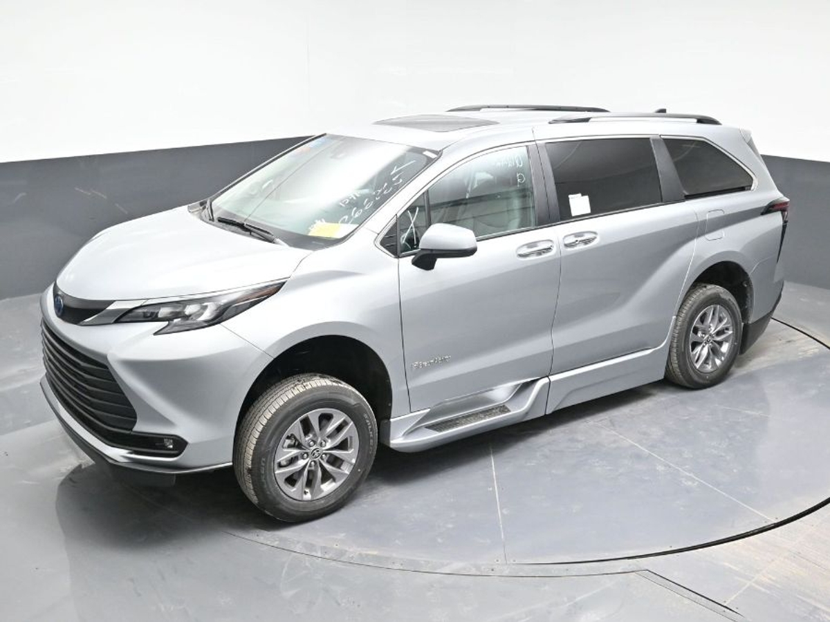 2025 TOYOTA SIENNA - Image 16