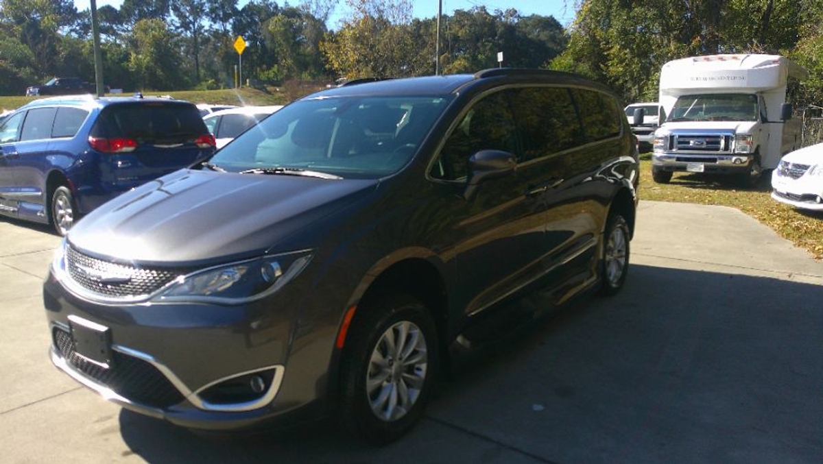 2023 CHRYSLER PACIFICA - Image 4