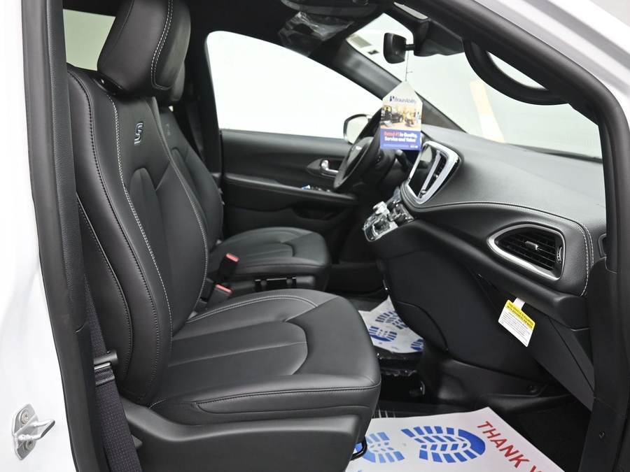 White Chrysler Pacifica image number 8