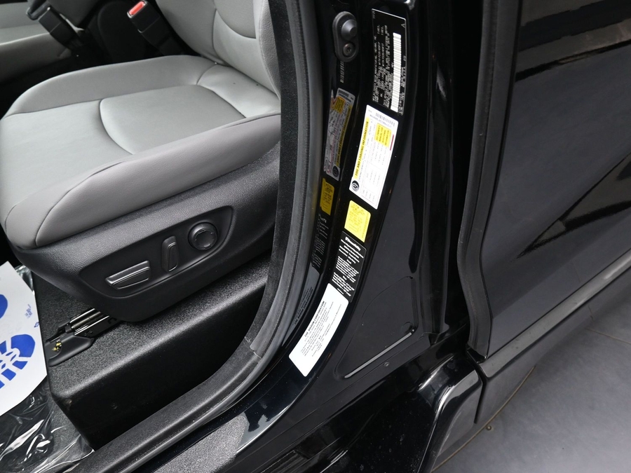 New 2026 Toyota Sienna Hybrid XLE Base - BraunAbility Side Entry Entry Fold Out Automatic Ramp