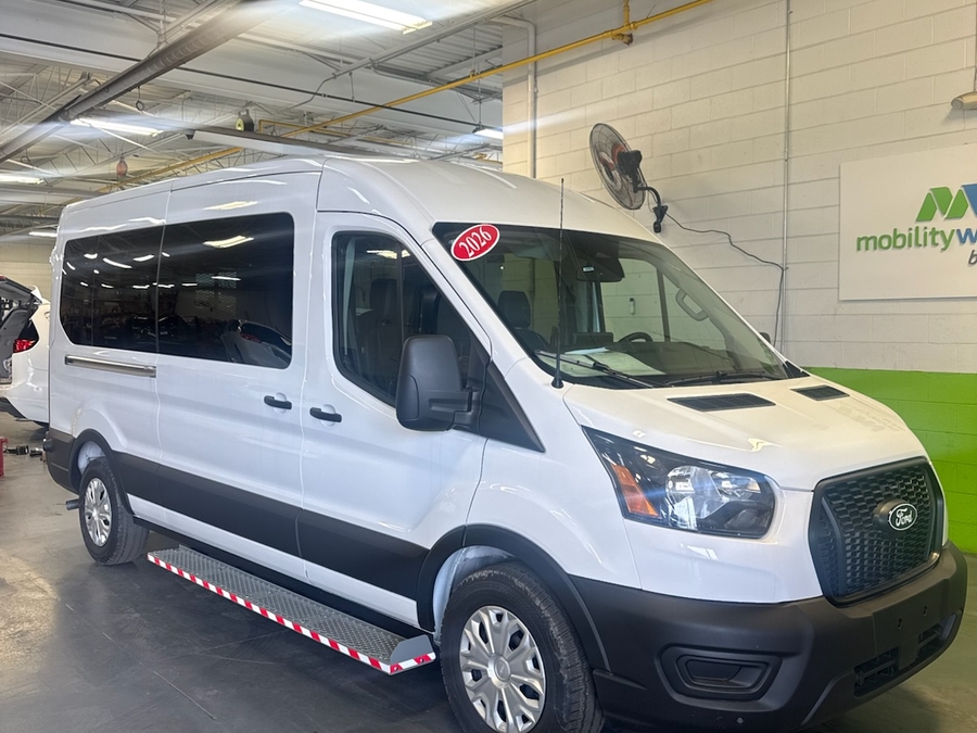 White Ford T350 image number 3