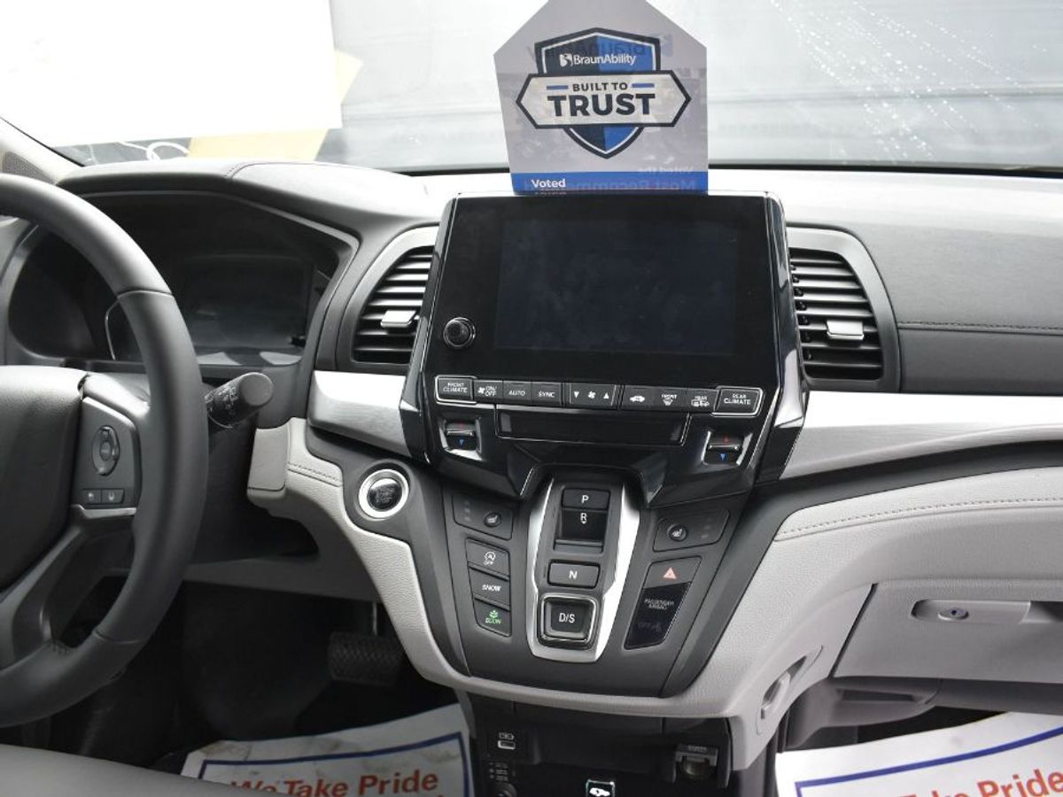 2024 Honda Odyssey EX-L - Photo 14