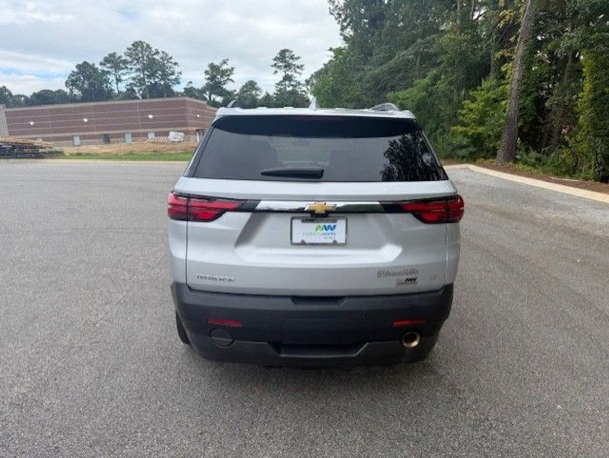 Silver Chevrolet Traverse image number 13