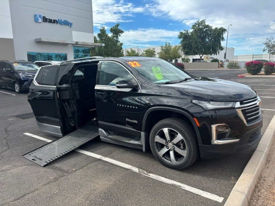 Used 2022 Chevrolet Traverse 3LT - BraunAbility Side Entry In Floor Automatic Ramp