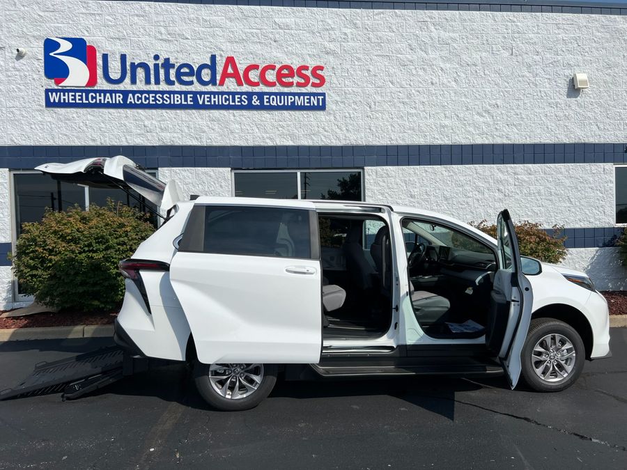 New 2025 Toyota Sienna Hybrid LE W 3RD ROW - BraunAbility Commercial Rear Entry Entry Fold Out Manual Ramp
