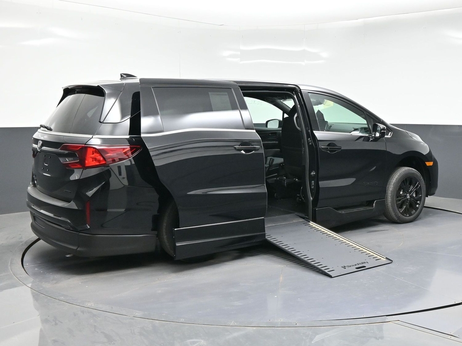New 2026 Honda Odyssey Sport - BraunAbility Side Entry Entry In Floor Automatic Ramp