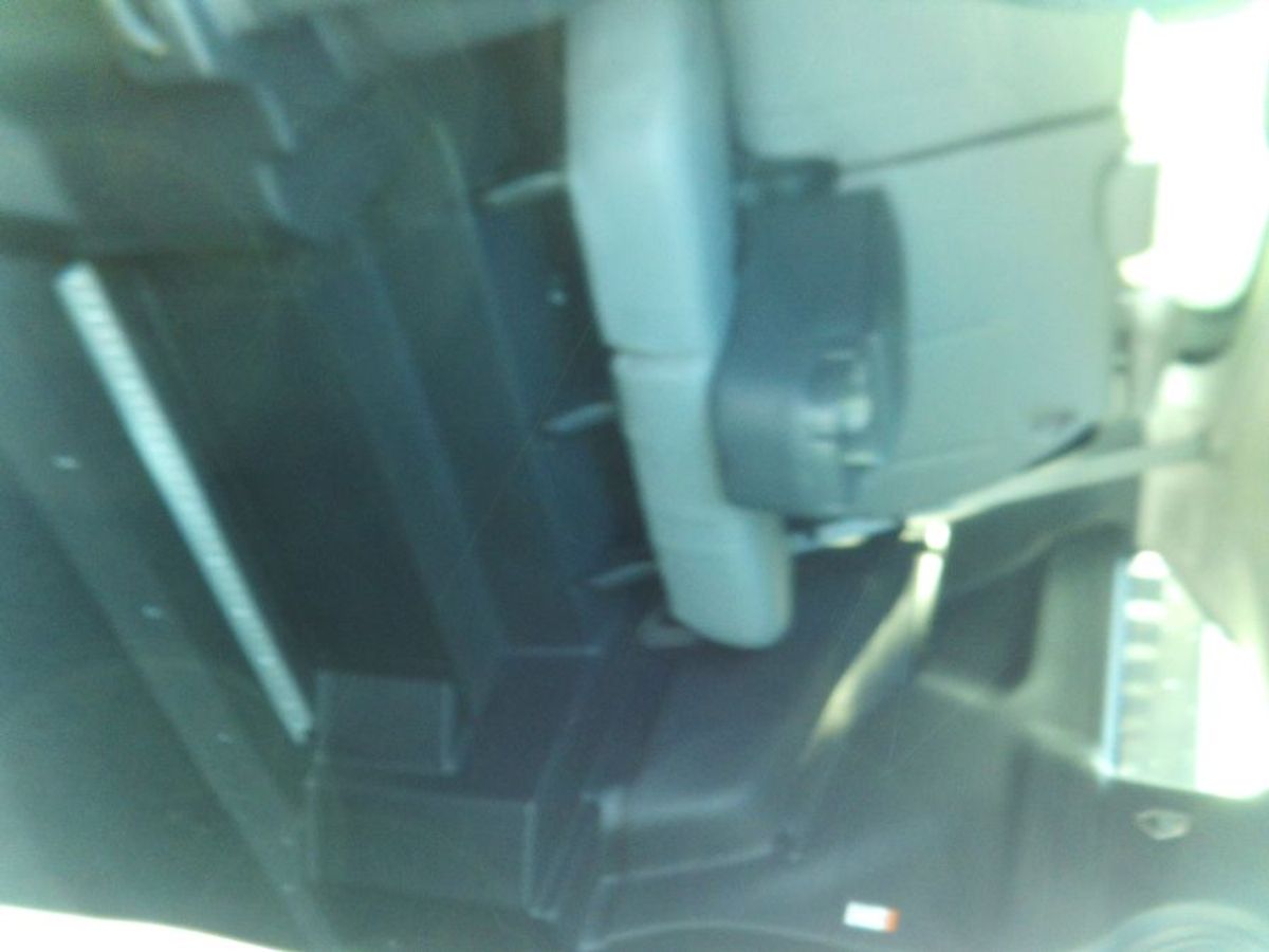 Grey Toyota Sienna image number 2