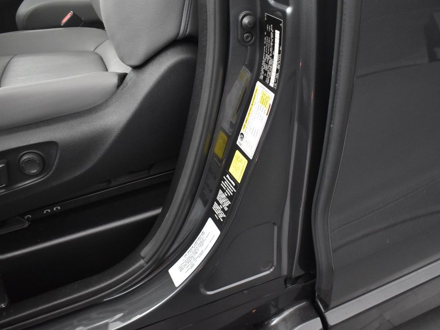 New 2025 Toyota Sienna Hybrid XLE Base - BraunAbility Side Entry Entry Fold Out Automatic Ramp