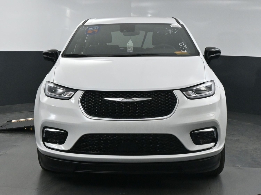 New 2025 Chrysler Pacifica Select Safety - BraunAbility Side Entry Entry In Floor Automatic Ramp