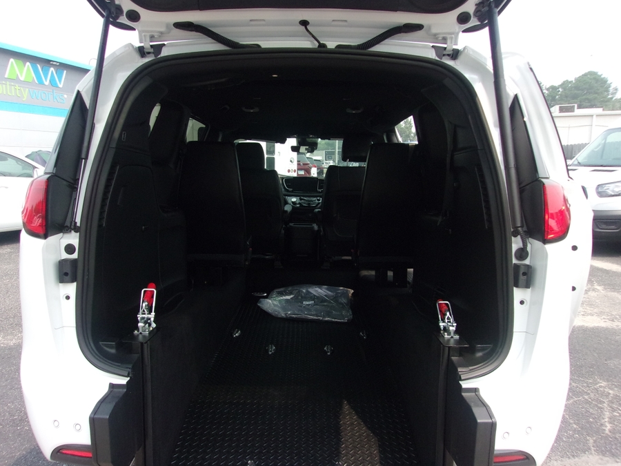 2026 Chrysler Voyager LX - Photo 8