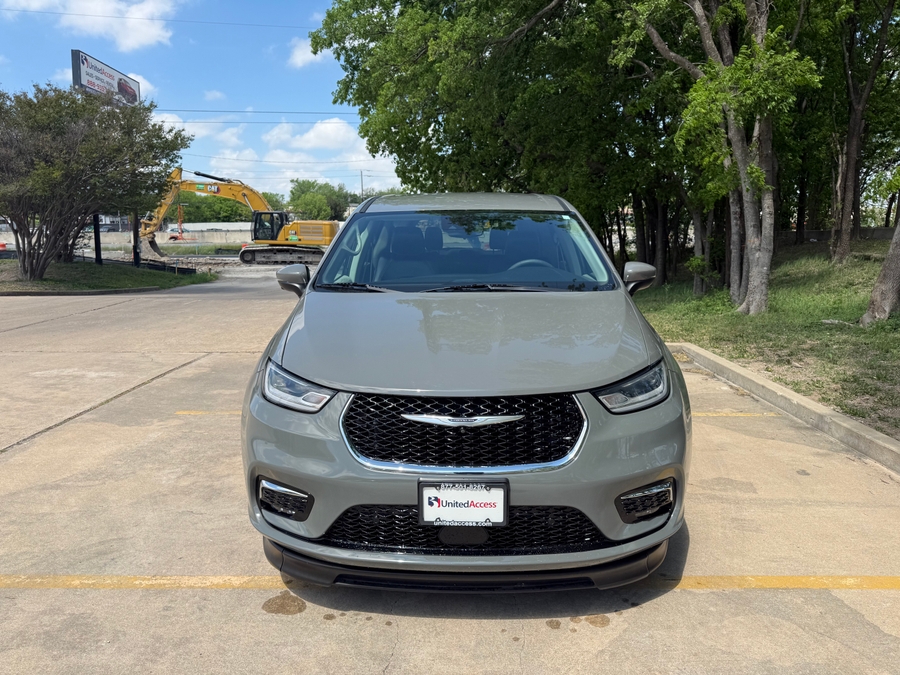 Used 2023 Chrysler Pacifica Touring L - BraunAbility Side Entry Entry In Floor Automatic Ramp
