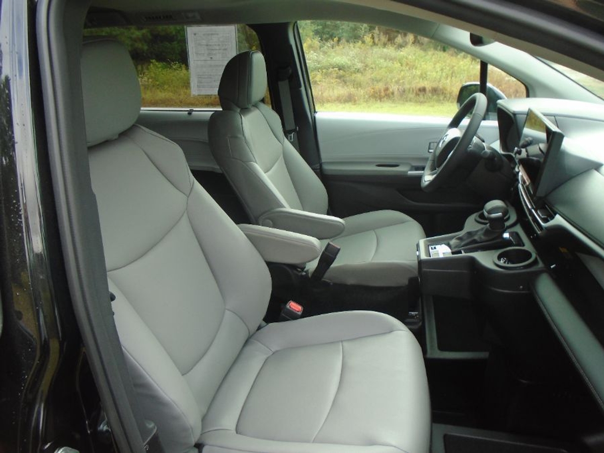 2025 TOYOTA SIENNA - Image 14