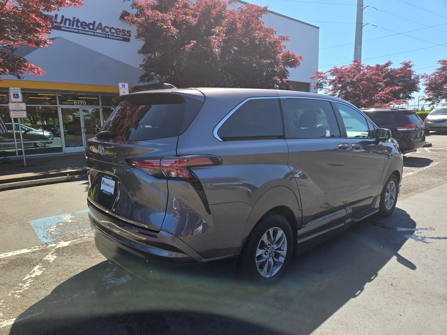 Used 2021 Toyota Sienna Hybrid LE AWD - Vantage Mobility Commercial Side Entry Entry In Floor Manual Ramp