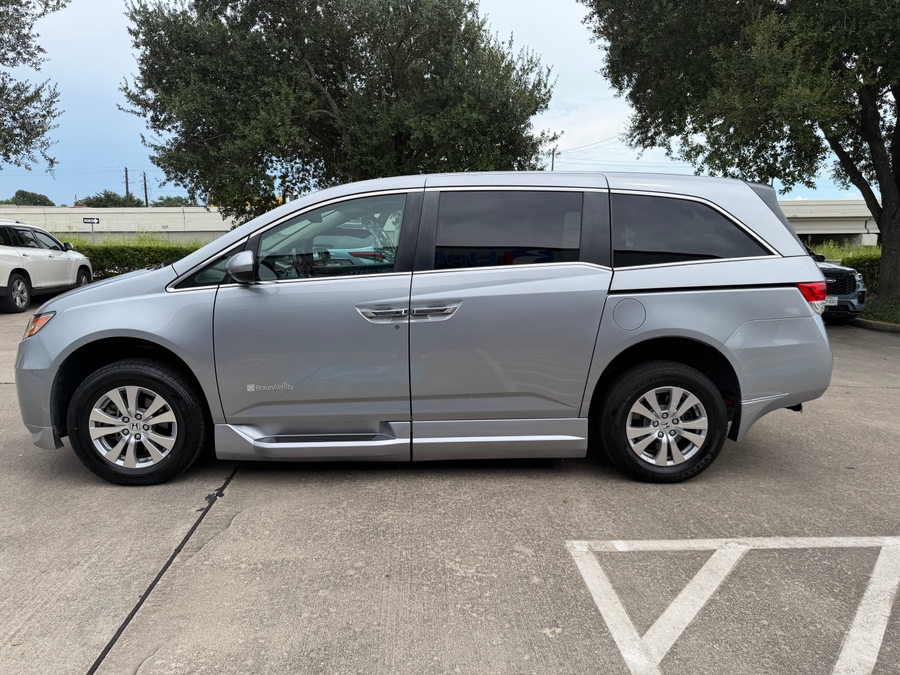 Used 2016 Honda Odyssey EX-L w/Navi - BraunAbility Side Entry Fold Out Automatic Ramp