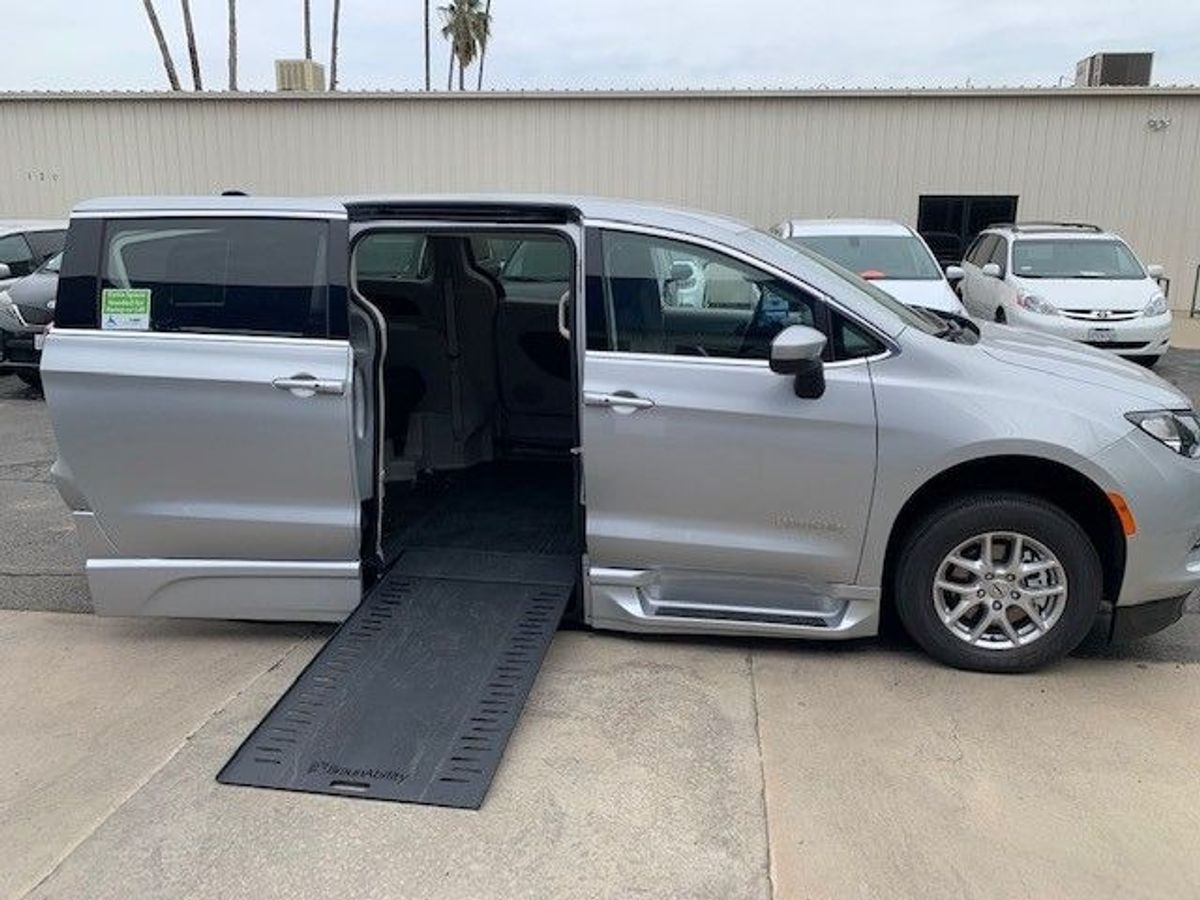 2023 CHRYSLER VOYAGER - Image 5