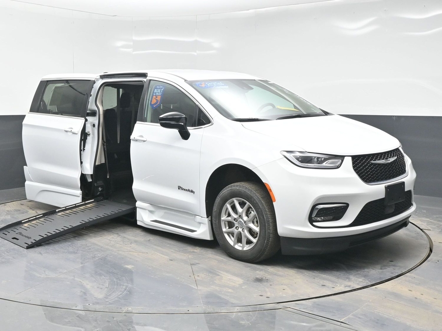 Used 2024 Chrysler Pacifica Touring L - BraunAbility Side Entry Entry Fold Out Automatic Ramp