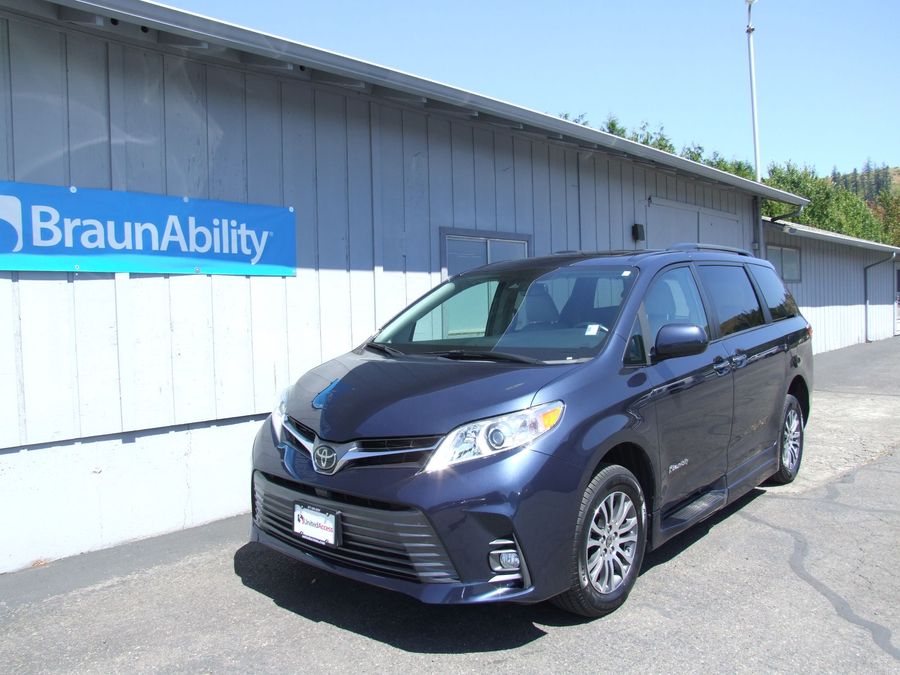 Used 2020 Toyota Sienna XLE Base - BraunAbility Side Entry Entry In Floor Automatic Ramp