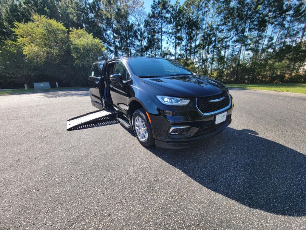 2025 CHRYSLER PACIFICA - Image 10