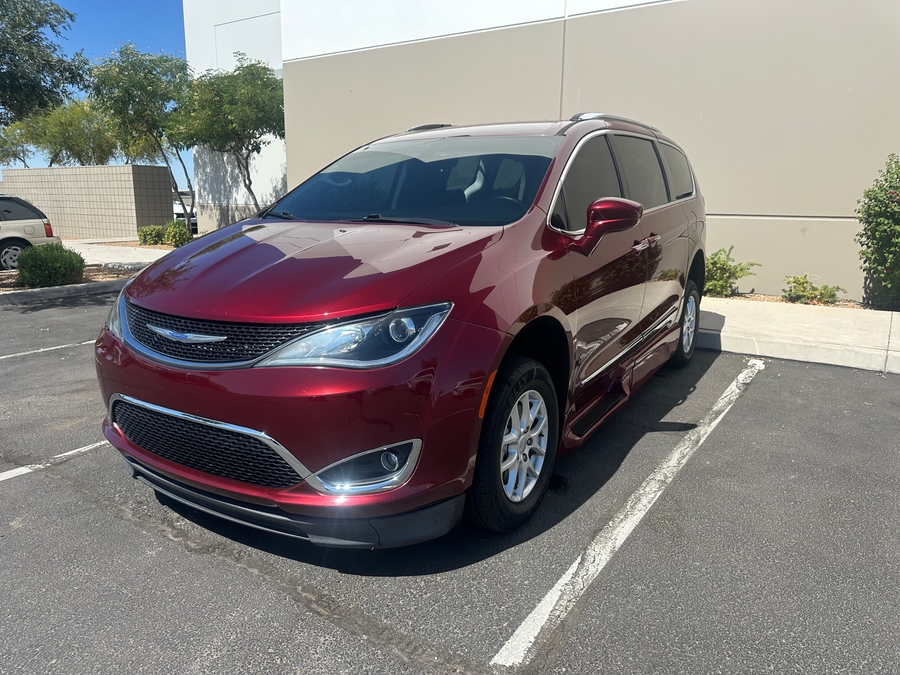 Used 2020 Chrysler Pacifica Touring L - BraunAbility Side Entry Entry In Floor Automatic Ramp