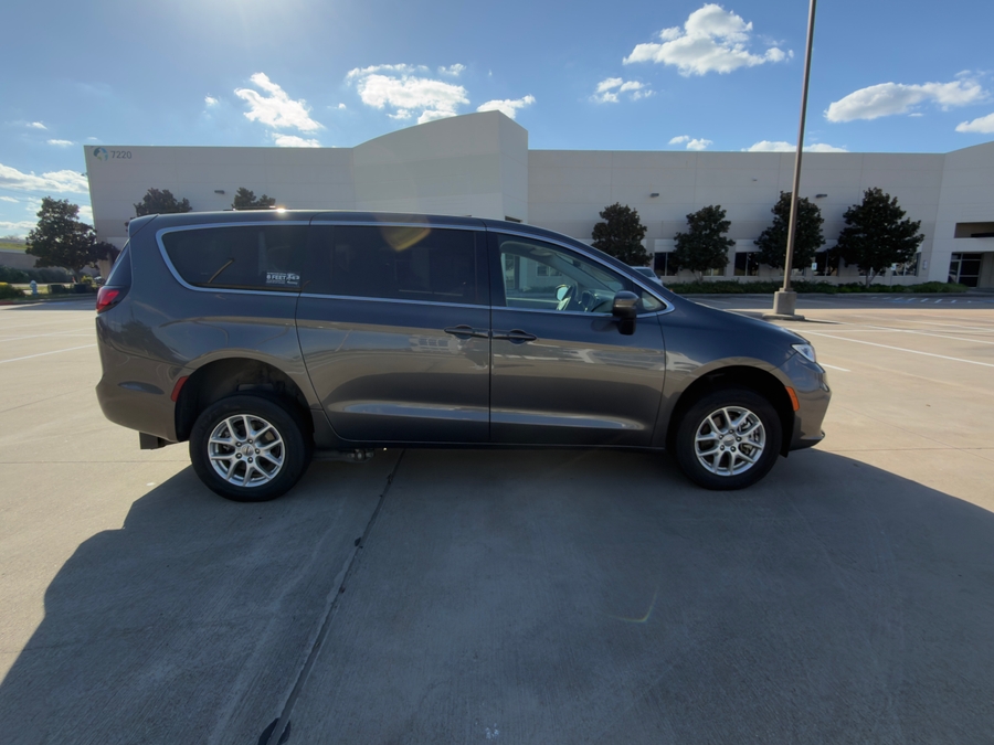 Used 2023 Chrysler Pacifica Touring L -   Entry  Ramp