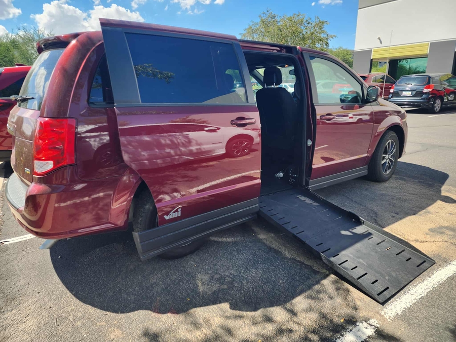 Used 2018 Dodge Grand Caravan SE - VMI Side Entry Entry Fold Out Automatic Ramp