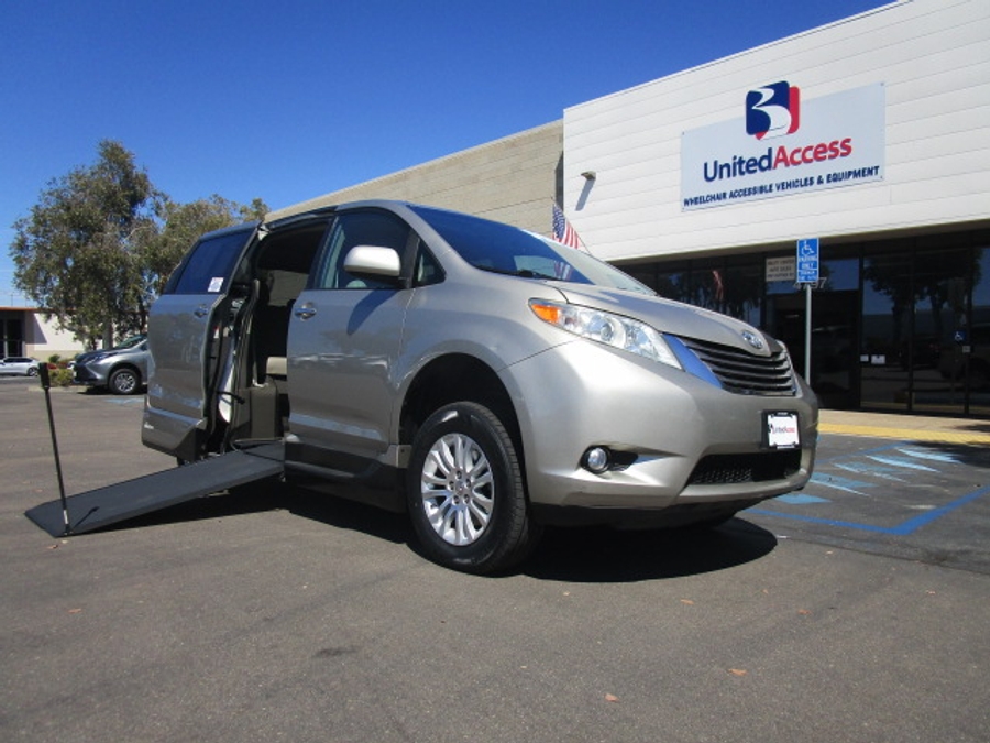 Used 2015 Toyota Sienna XLE - VMI Side Entry Entry In Floor Automatic Ramp