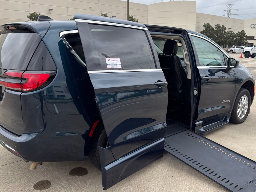 Used 2023 Chrysler Pacifica Touring L Plus - BraunAbility Side Entry Entry In Floor Automatic Ramp