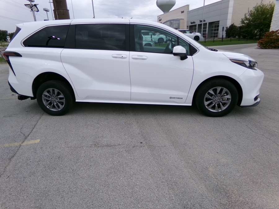 White Toyota Sienna with Rear Entry Manual Fold Out ramp