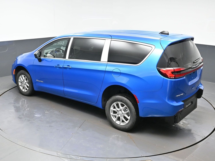 Blue Chrysler Pacifica image number 9