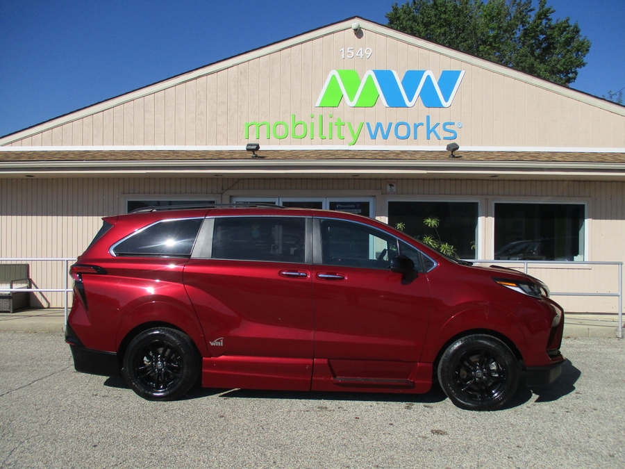 Red Toyota Sienna image number 10