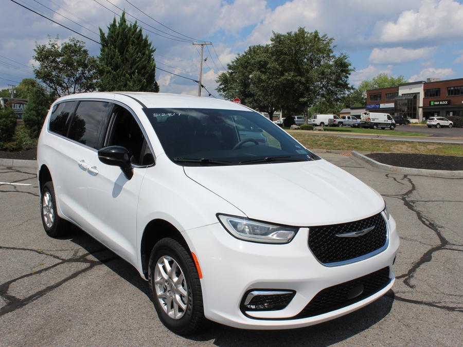 White Chrysler Pacifica image number 18