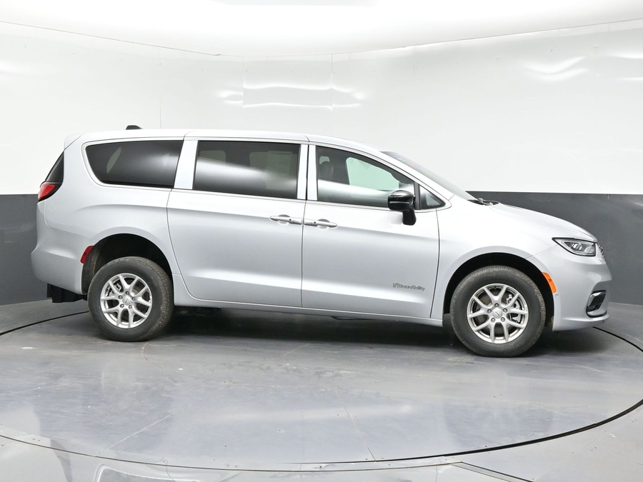 2026 Chrysler Pacifica Select - Photo 27