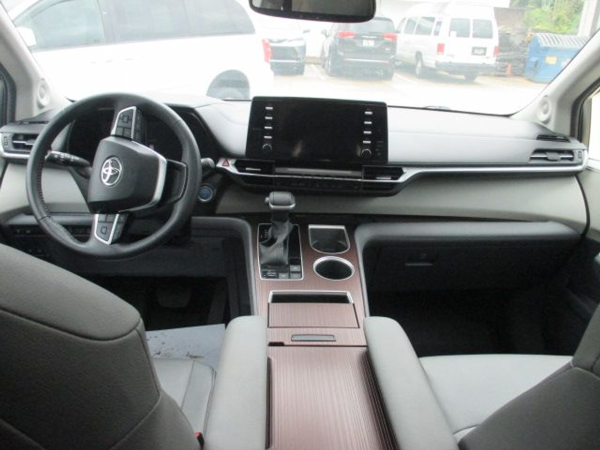 2023 TOYOTA SIENNA - Image 7